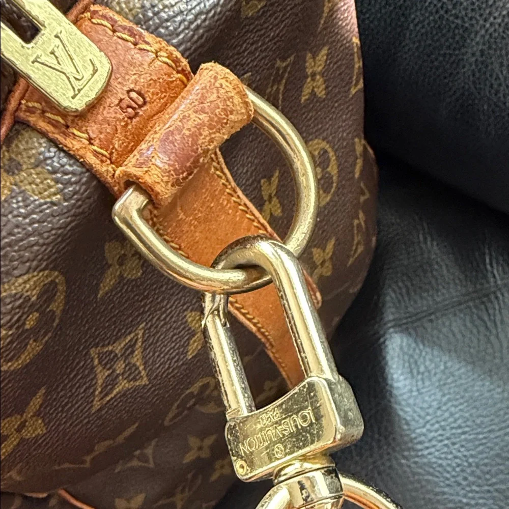 Vintage Louis Vuitton duffle bag with strap. Size 50 - Picture 4 of 14